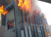郑州二七广场一商场内饭店起火 幸无人员伤亡