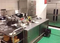 餐厅仅20平方的厨房，怎么利用空间？这个后厨太牛了！